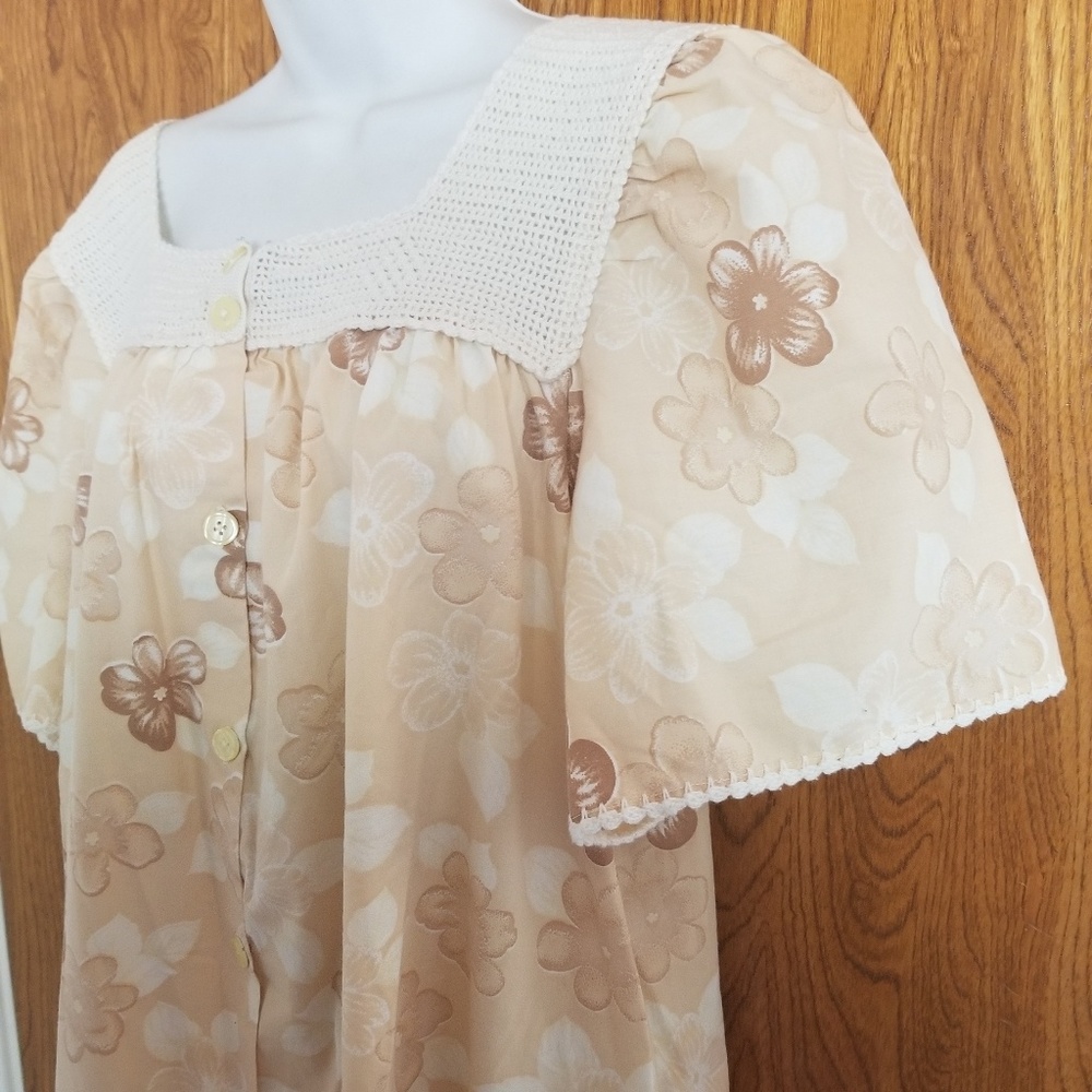 White and brown floral muumuu dress/nightgown  lar